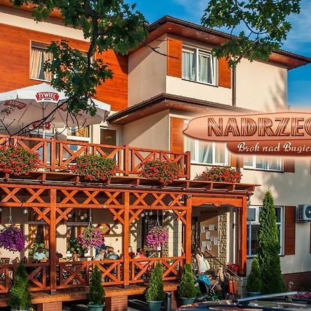 Dom Wczasowy Nadrzecze Bed and Breakfast Brok Exteriör bild
